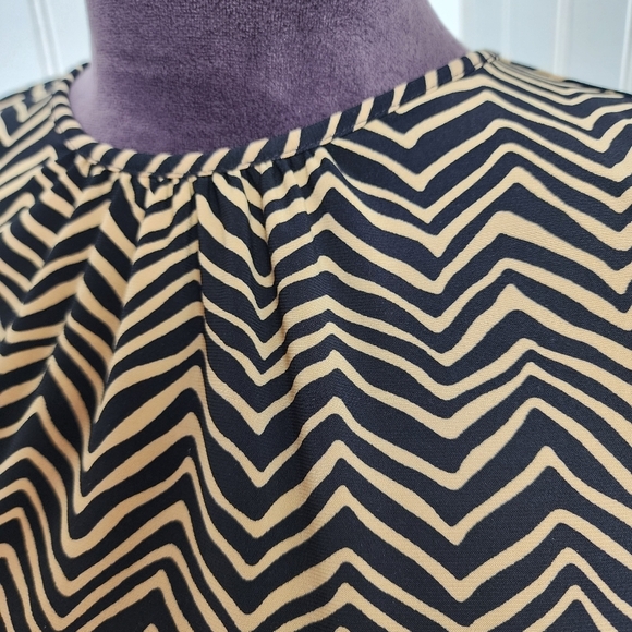 Chaps Women's Brown Beige Black Striped Sleeveless Blouse Sz M - Picture 4 of 10